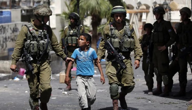 قوات الاحتلال تعتقل اطفال في غزة