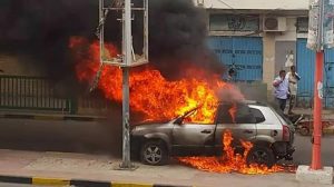 شاهد الفيديو : تفجير سيارة قيادي إصلاحي في عدن