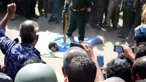 بصور واضحة : شاهد إعدام مغتصب وقاتل الطفلة رنا رميا بالرصاص بصنعاء