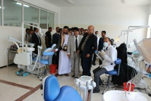 وزير الصحة ومحافظ ذمار يتفقدان عدد من المستشفيات والمراكز الصحية.