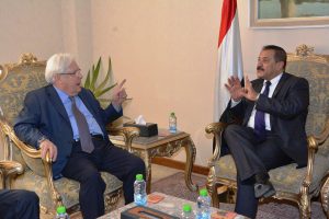 عقب لقائه غريفيت.. وزير الخارجية يكشف لـ”يمني برس” عن ترتيبات لعقد مشاورات سياسية قادمة