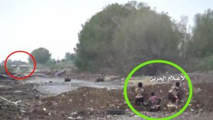 لو لم يوثقها الإعلام الحربي لما صدق أحد .. هروب 4 مدرعات إماراتية  خوفاً 3 من مقاتلي الجيش واللجان في معركة كيلو 16 (فيديو)