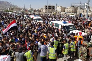 بالصور..صنعاء تودع طالبات مذبحة سعوان بحضور رسمي وشعبي كبير