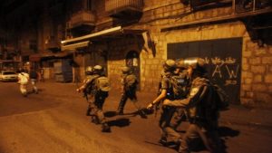 ترقية ضابط وجندي إسرائيليان اطلقا النار على مواطن فلسطيني مقيد
