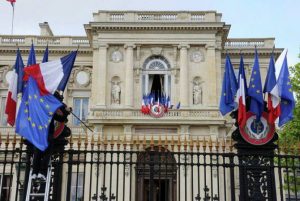 فرنسا تندد بمجازر تحالف العدوان بحق المدنيين باليمن وتجدد دعمها للحل السياسي  