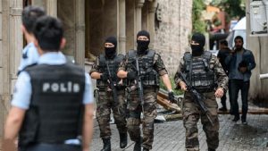 السلطات التركية تسرح 3 آلاف عسكري للاشتباه في صلتهم بالمعارض بغولن