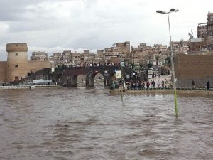 امطار غزيرة تشهدها العاصمة صنعاء