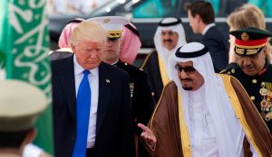 كاتب امريكي: دعم ترامب للسعودية في اليمن يستدعي إقالته