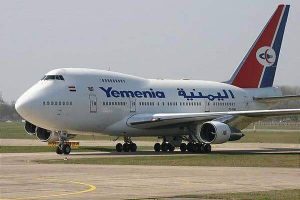نجاة طائرة يمنية وركابها من كارثة كبرى في مدرج مطارعدن الدولي