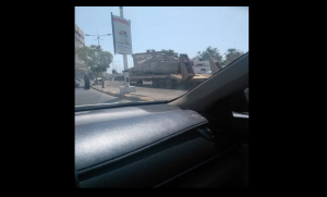 هذا ما يحصل الآن في عدن : استنفار عسكري إماراتي غير مسبوق والمدرعات والدبابات تنتشر في أرجاء المدينة “صورة”