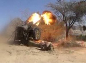 مدفعية الجيش واللجان تدك مواقع المرتزقة في شمال صحراء البقع