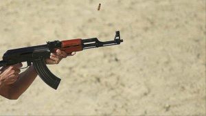 ظاهرة خطيرة.. “المقاومة الجنوبية” تأجر أسلحتها للأطفال مقابل “500” ريال في شوارع عدن