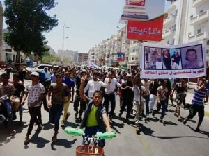 بالفيديو.. مسيرات تجوب عدن وتعز وتوقعات بانتفاضة شعبية مرتقبة ضد التحالف وحكومته