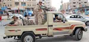 عصابة مسلحة تسطو على رواتب الموظفين في عدن